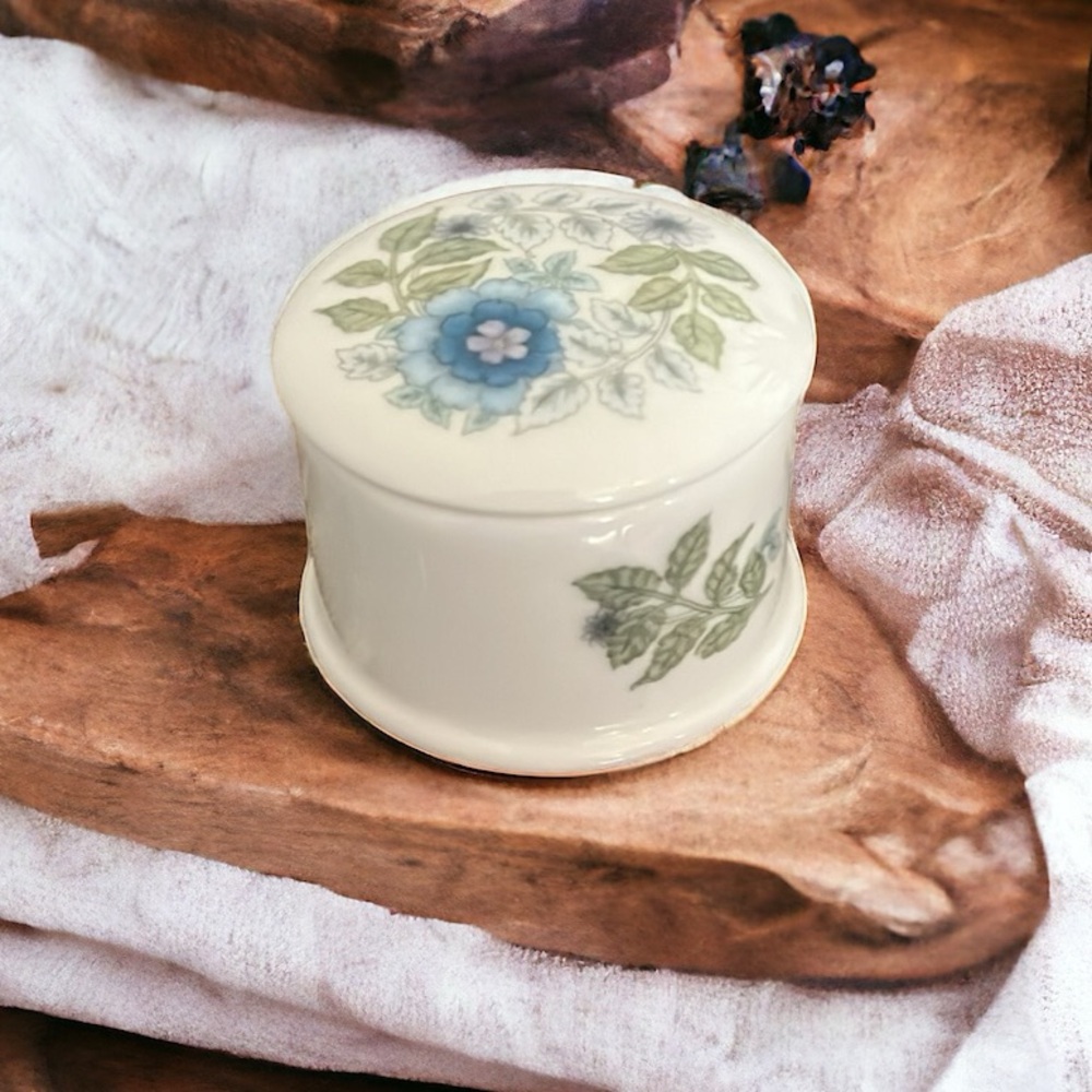 WEDGWOOD Bone China Clementine Pill Box - Picture 9 of 9